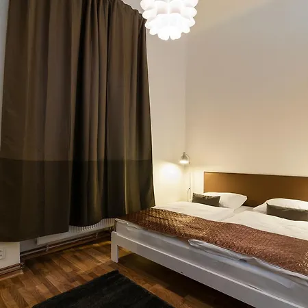 Square Apartment *