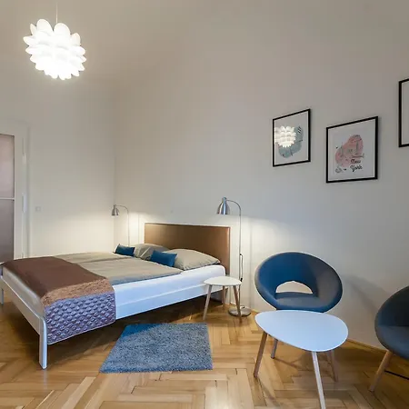 Square Apartment