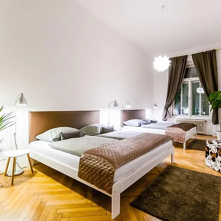 Square Apartment